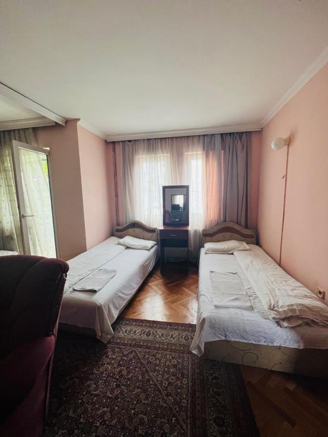 Guest House Velania Приштина Экстерьер фото