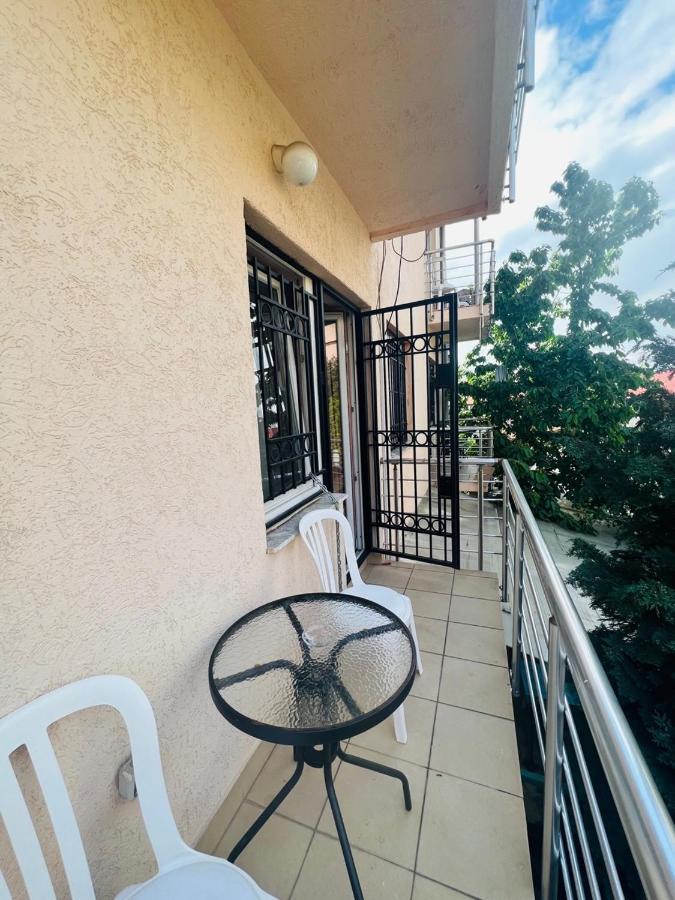 Guest House Velania Приштина Экстерьер фото